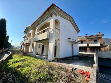 VILLA A SCHIERA A ISOLA VICENTINA