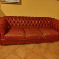 divano chesterfield rosso