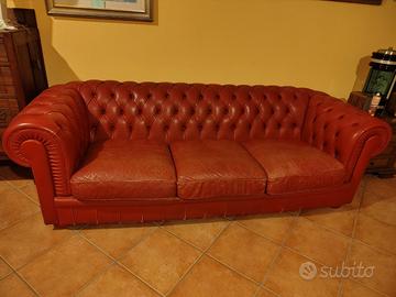 divano chesterfield rosso