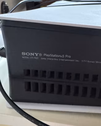 Play Station 5 pro 2Terabait (2000giga di memoria)