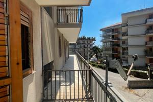 Acireale app.to 142 vani 5 +portico mq40 piano t