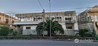 Intero stabile 700mq a Fiumefreddo di Sicilia