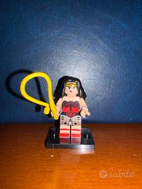 Mini figure Wonder Woman con frusta DC comics