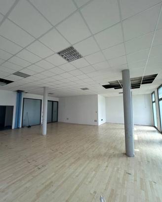 Immobile di 216 m² con 1 locale a Ponte San Nicolò