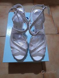 Scarpe bianche da sposa