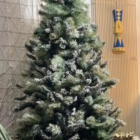 Albero di natale innevato
