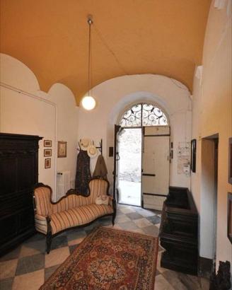Palazzo / Stabile di 789 m² con più di 5 locali a 