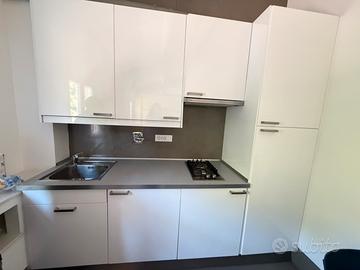 CUCINA IKEA CON FRIGORIFERO E PIANO COTTURA