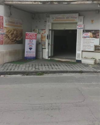 Negozio commerciale centrale Pagani