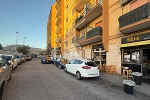 3 LOCALI A NAPOLI