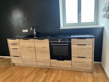 Cucina lineare completa di elettrodomestici