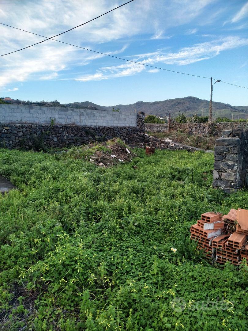 Terreno con rudere in via caltabiano 16 - Vista 4