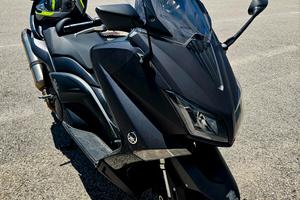 Stupendo Yamaha T max 530!