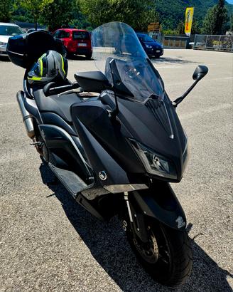 Stupendo Yamaha T max 530!