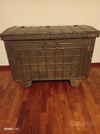 Baule indonesiano antico