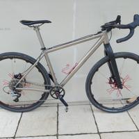 Bici Gravel in Titanio