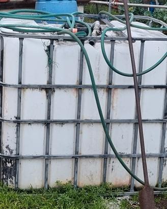 Fusto acqua da 800 litri con telaio di rinforzo 