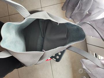 borsa in pelle sintetica.