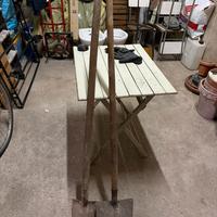 2 vanghe antiche in ferro con manico in legno