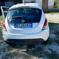 Autovettura y 10 gold benzina metano