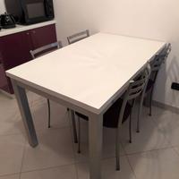Tavolo da pranzo e 4 sedie Scavolini