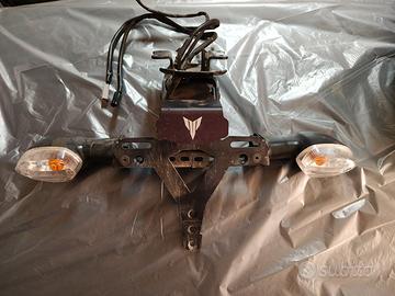 Portatarga sportivo originale Yamaha MT
