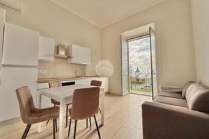 MONOLOCALE A POZZUOLI