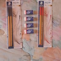 Penne e gomme da cancellare 