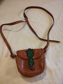 piccola borsa in pelle artigianale