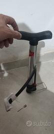 Pompa manuale Xtract Pump – per bici e gonfiabili