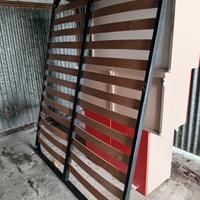 rete matrimoniale a doghe e 3 pensili da cucina 