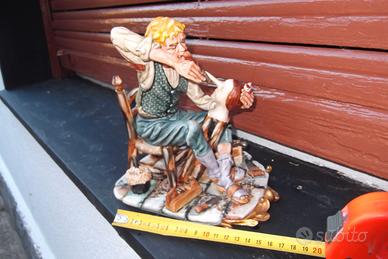 statuina in porcellana di Pinocchio
