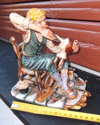 statuina in porcellana di Pinocchio