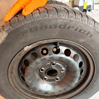 Gomme invernali usate 195/65R15 con cerchi