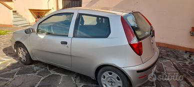 FIAT Punto anno 2005 km 100.000