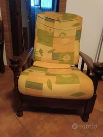 Coppia poltrone vintage in legno imbottite con bra