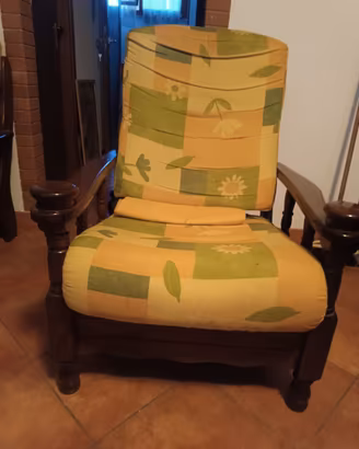 Coppia poltrone vintage in legno imbottite con bra