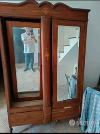 Armadio con specchio antico in legno