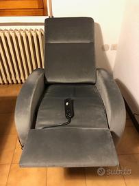 Poltrona per anziani motorizzata.