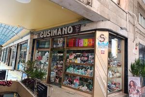 Negozio con 5 vetrine nel cuore del centro