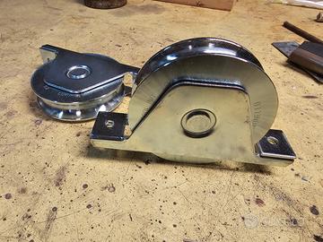 Ruote per cancelli e portoni con rotaia curva