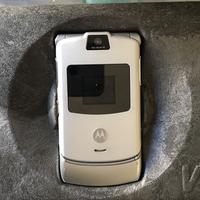 2 Motorola Razr V3 (Alluminio & Nero) + Auricolare