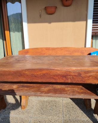Tavolo più panche in legno massiccio