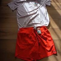 maglietta e pantaloncini corsa Nike