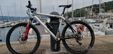 Bicicletta monta bike