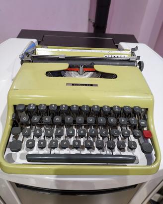 Macchina da scrivere Olivetti 