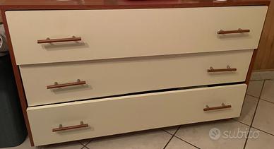 2 Comodini  e cassettone 3 ripiani