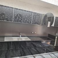 cucina moderna con ante in vetro 