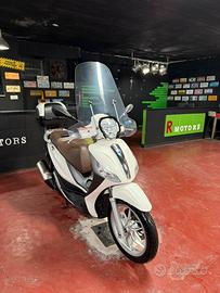 Piaggio medley 150