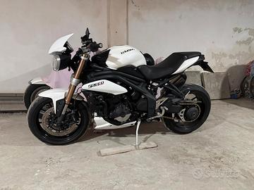 Triumph Speed Triple 1050 - 2011